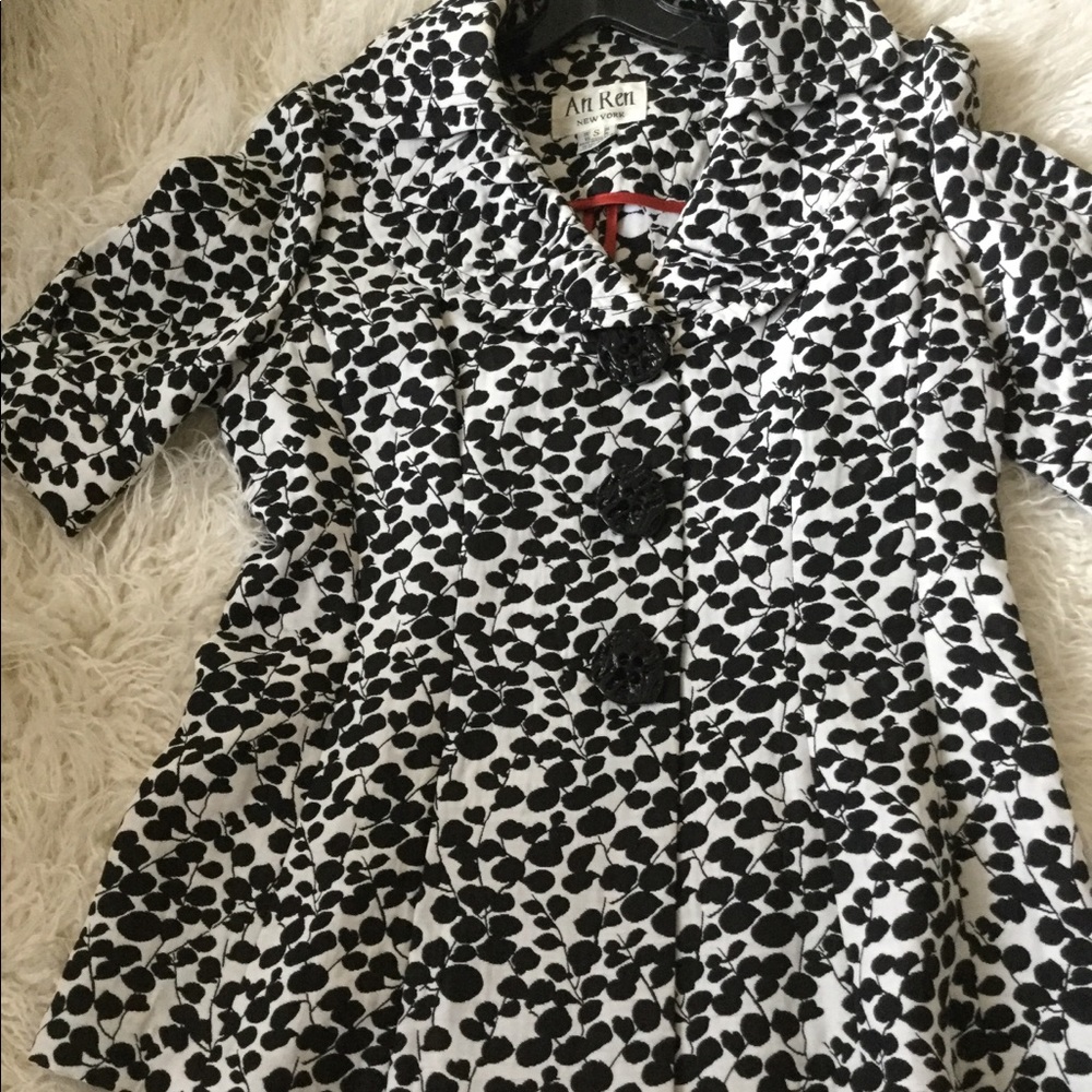 Black and white short sleeved blazer